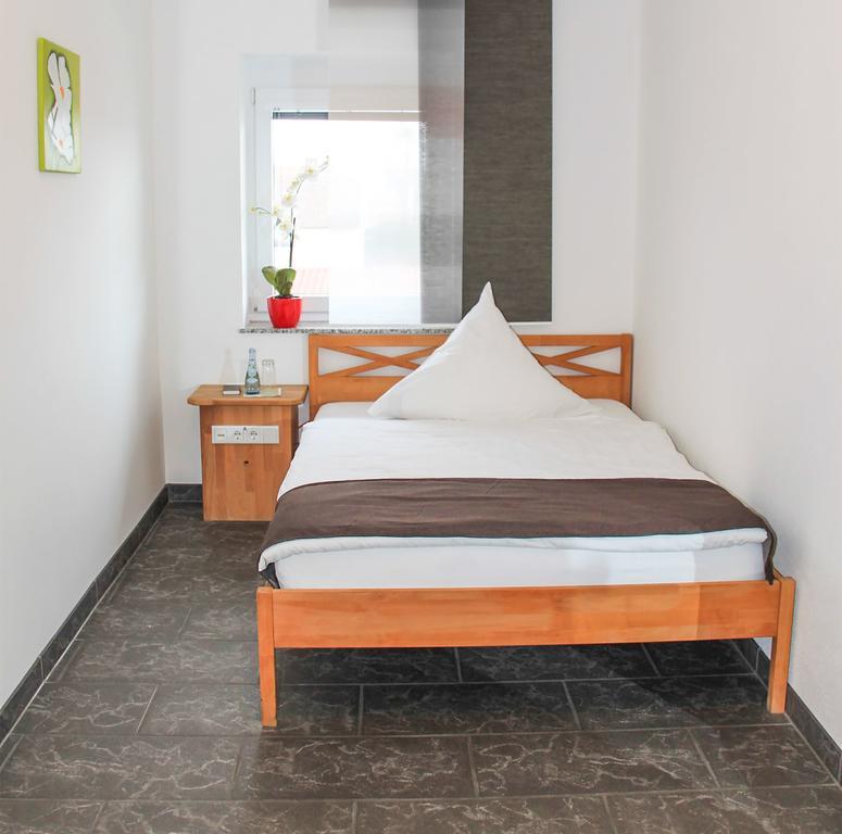 Inwest Hotel Garni Crailsheim Room photo