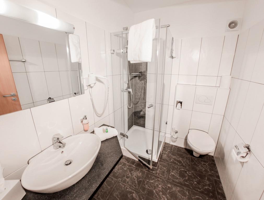 Inwest Hotel Garni Crailsheim Room photo